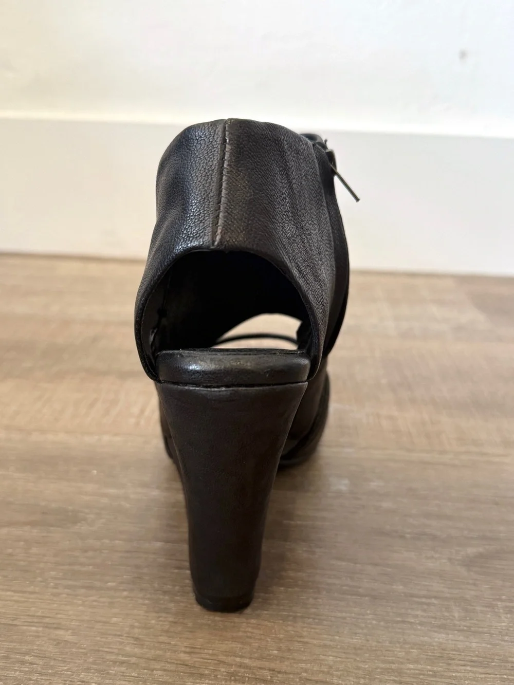Farylrobin Size 8 Madison Black Leather Wedge Open Toe Sandals